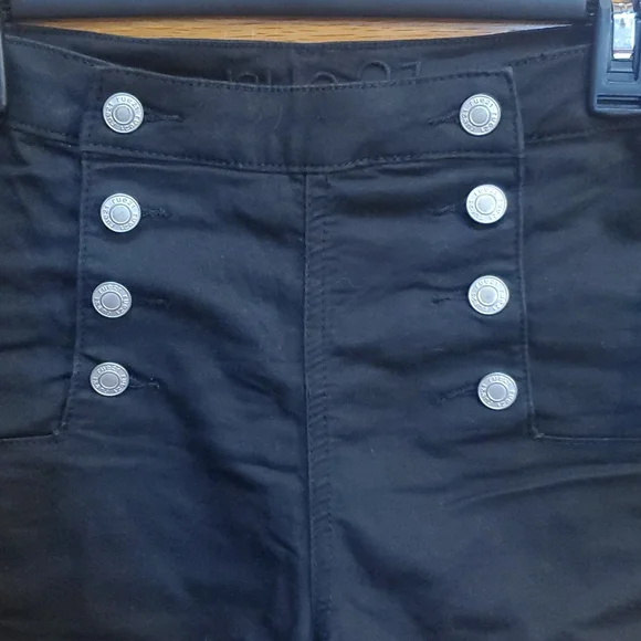 Black Shorts with buttons - Picture 2 of 5
